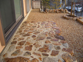 赤錆石 (ガーデンテラス)